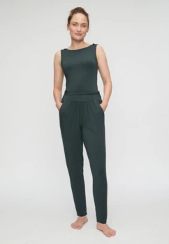 Curare Flow #9248 long pants relaxed - Dark forest