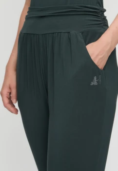 Curare Flow #9248 long pants relaxed - Dark forest