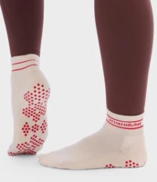 Manduka Equilibria Ankelhøje Pilatessokker, Cream