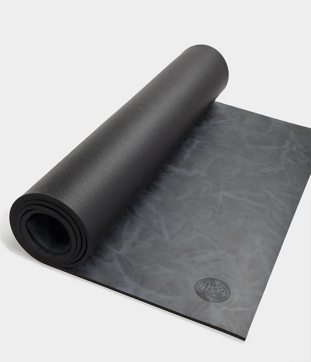 Se Manduka GRP Adaptr Hot Yoga Måtte Black Marbled, 5mm. hos Ren-velvaereshop.dk